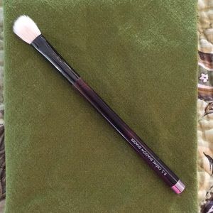 Rae Morris #8.5 Creme Shadow Brush